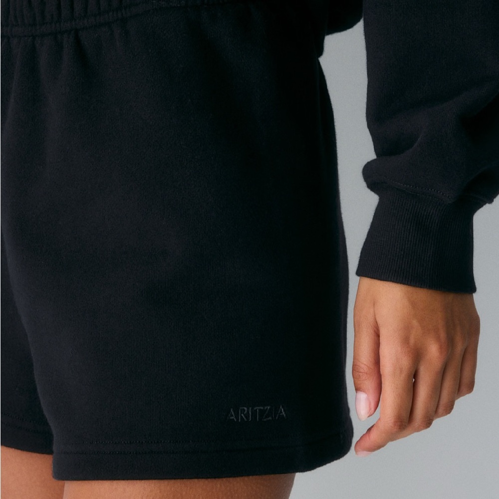 Aritzia Sweatfleece shorts